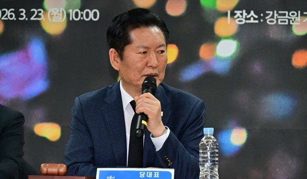 정청래 더불어민주당 대표가 지난 23일 오전 경남 김해시 봉하마을 봉하연수원 강연장에서 열린 민생현장 최고위원회에서 발언하고 있다. [사진=뉴시스]