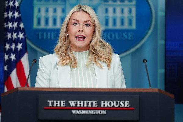 캐럴라인 레빗 백악관 대변인이 25일(현지시간) 정례 브리핑을 진행하고 있다. [사진=뉴시스] 