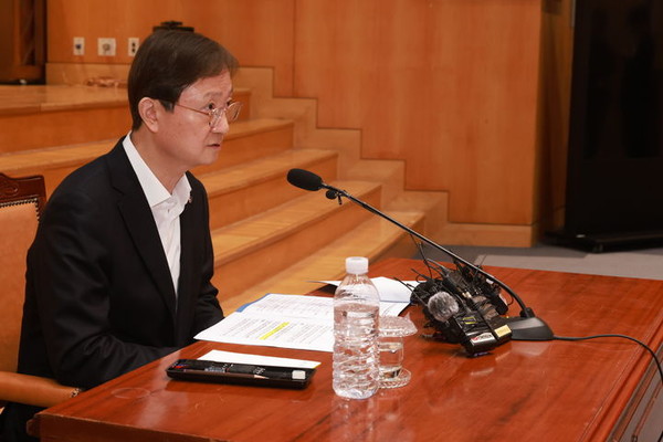 이찬진 금융감독원장이 26일 월례간담회를 하고 있다. [사진=금융감독원 ]