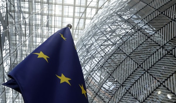 지난해 6월 17일(현지 시간) 벨기에 브뤼셀 소재 유럽 이사회 청사에 유럽연합(EU) 깃발이 걸려 있다. [사진=뉴시스]